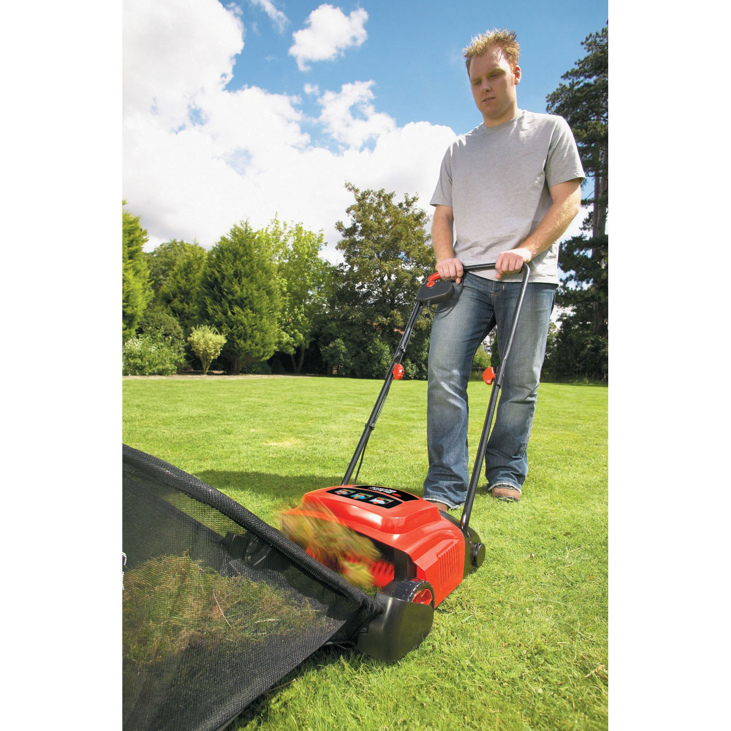 Black \u0026 Decker GD300 240V Lawn Raker 
